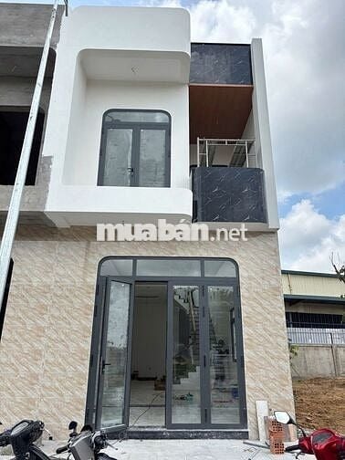 Nhà 2 tầng giáp KCN Nam Tân Uyên