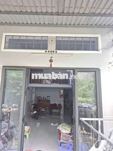 Nhà cấp 4 gác lửng gần chợ Dĩ An 1 và trường cấp 1.2.3 vào 500m