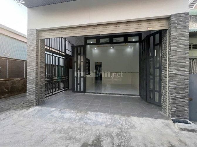 Bán căn nhà rất đẹp 90m2 đường nhựa ở Hóc môn giá 730 triệu.sổ riêng