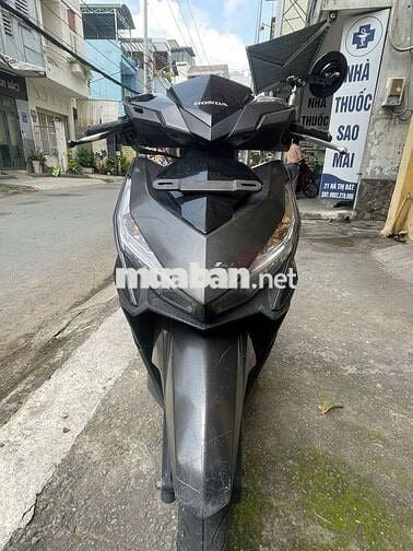 Honda Vario 150 màu đen, tay ga