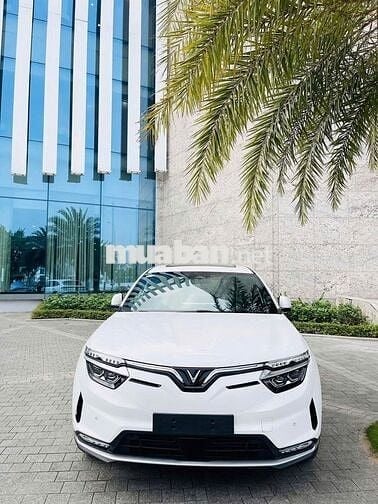 VinFast VF8 - HT Vay, Bao HS Khó + Ưu Đãi Tiền Mặt
