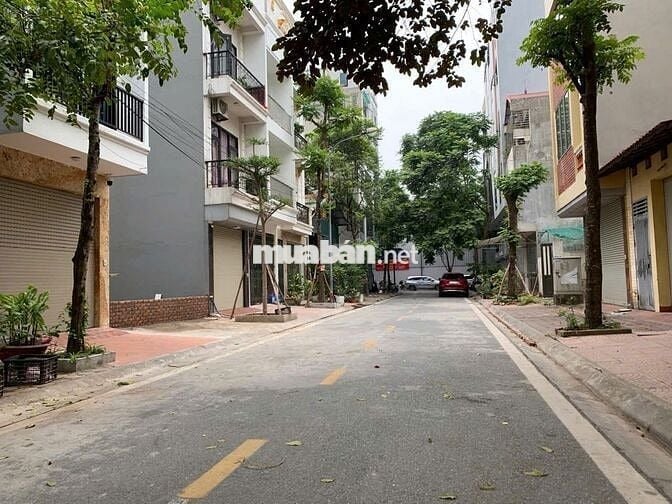 61m2 Đất Phân Lô Thạch Bàn Vỉa Hè Ô Tô – 12.x Tỷ