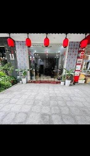 Bán nhà liền lề mặt phố Nguyễn Văn Lộc