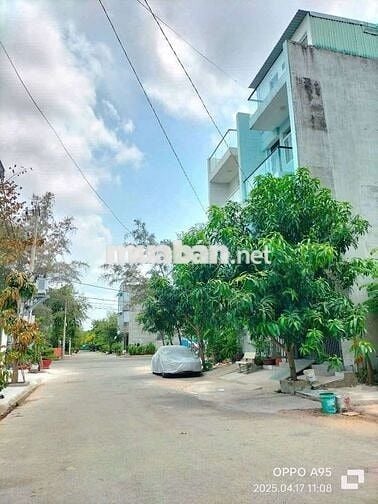 Nhà đồng sở hữu 2 căn. Trệt 2 lầu sân thượng, 4pn, 3wc . Đường 12m
