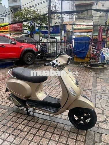 Xe piaggio vespa đèn vuông