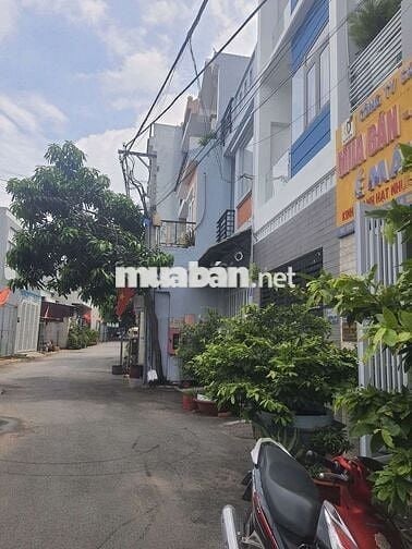 Bán Nhà 3 Tầng - Hẽm Xe Hơi - DT 55m - (4×14) - 3PN - 3WC - Hoàn Công