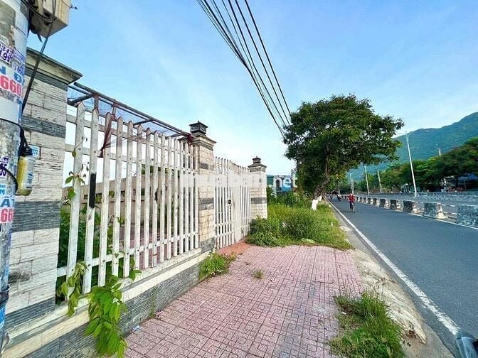 Đất mặt tiền đường Nguyễn Tất Thành giá *** khu vực