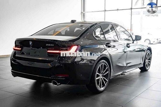 BMW 3 Series 2023 320i Sport Line - 12000 km