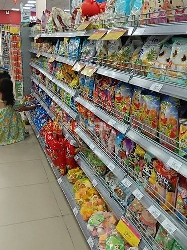 Cửa hàng Sang Trọng cần tuyển 4 anh/chị NVBH. 1 tạp vụ, 1 phụ kho