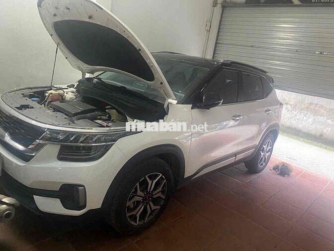 Kia Seltos 2023 Premium 1.4 AT - 9500 km