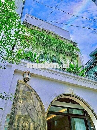 BÁN ĐẤT TẶNG NHÀ  GIÁ CHỈ 6 TỶ 300   DT: 5 x 15m  vuông vức đẹp