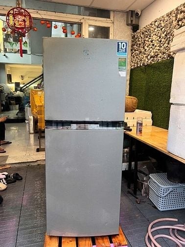 Tủ lạnh Electrolux 2 cánh 210L còn xài tốt