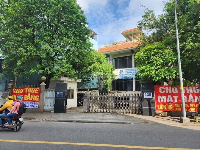 Cho thuê nguyên căn toà nhà 135 Nguyễn Văn Đậu