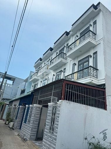 🏡 Bán nhà 2 lầu + sân thượng, trung tâm Cần Giuộc – Long An, giá tốt