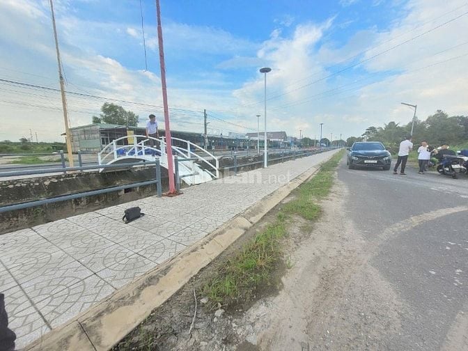 7,5m ngang 2 mặt tiền nhựa. Ngay KCN Phước Đông 3200ha. chỉ 374tr (1m)