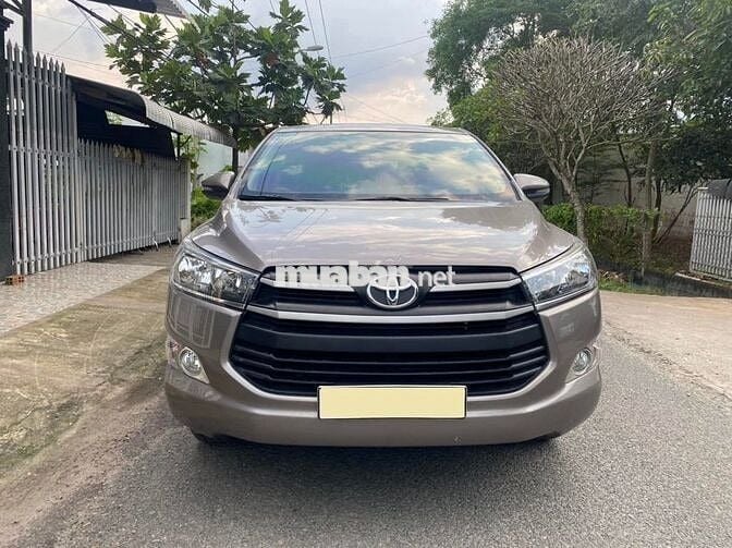 Innova 2020 số sàn màu xám