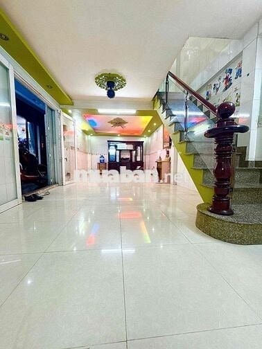 NHÀ ĐÚC KIÊN CỐ - GẦN NGÃ TƯ BỐN XÃ, DT: 4m x 11m ( 44m²). Nhà 2 Tấm,