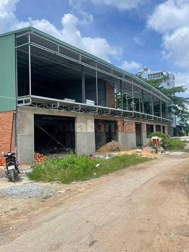 Cho thuê Mặt Bằng Mặt Tiền Kênh Tham Lương 300m2- NGANG 35 MÉT