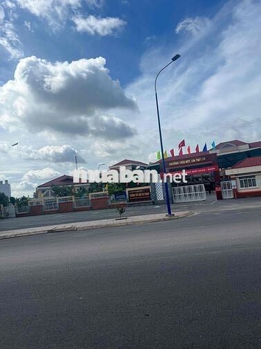 Đất mặt tiền gần chợ, trường học, KCN, giao thông thuận lợi