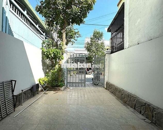 CHO THUÊ NHÀ TRỆT CẠNH CHỢ BÀ BỘ SẴN MÁY LẠNH GIÁ 6TR/THÁNG