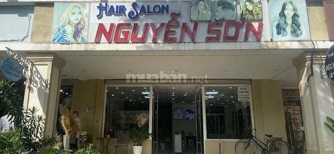 Hairsalon Nguyễn Sơn cần tuyển: 3 Nữ thợ phụ, 1 thợ chính, làm tại PMH