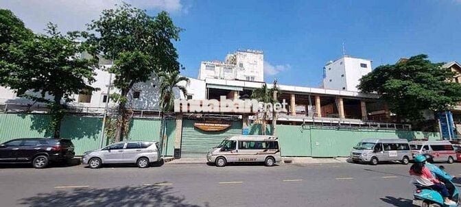 Cho thuê 3000m2 nguyên khu góc 3 Mặt tiền đường Hoàng Việt.