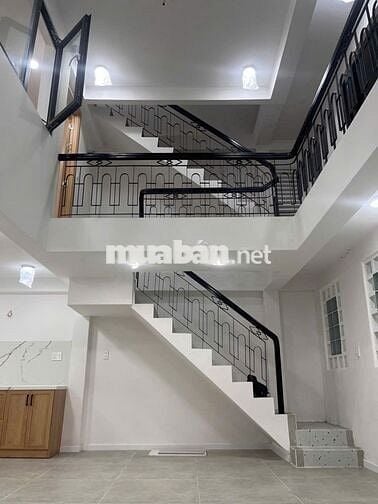 Cho Thuê Nhà Sát Mặt Đường Lê Quang Định, 3PN 3WC Mới Sạch Sẽ