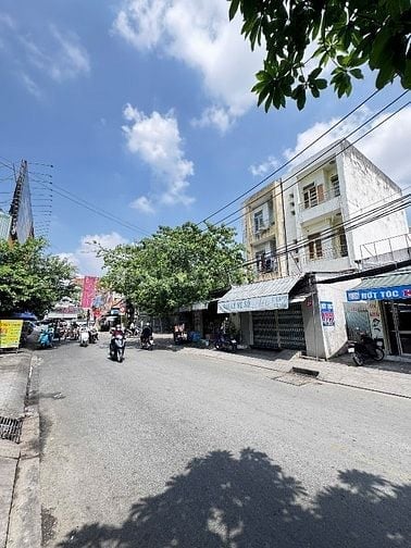 Mặt tiền đường số 2, 4,72m*21m ( 91,6m2), nhà 3 tầng sân thượng, SHR