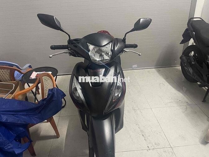 vission 2023 bản đặc biệt bánh lớn