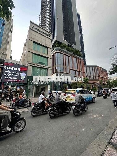 Nhà trung tâm quận 1 . Giấy chính chủ . Còn Tl
