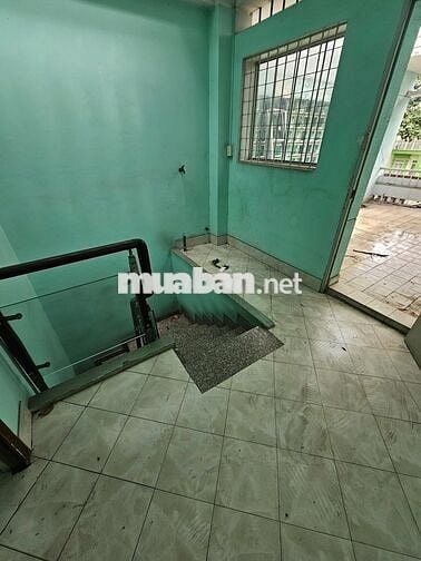 Cho thuê nhà mặt tiền đường 3/2, P.12, Q.10 giá 20tr