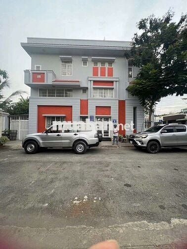 Cho thuê nhà 3pn 3wc căn góc gần đại học Bình Dương