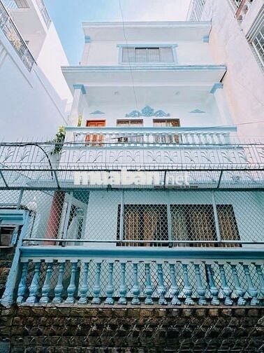BÁN NHÀ PHỐ- CỔ ĐIỂN - XE HƠI NGỦ TRONG NHÀ – TRUNG TÂM HOÀNG DIỆU- Q4