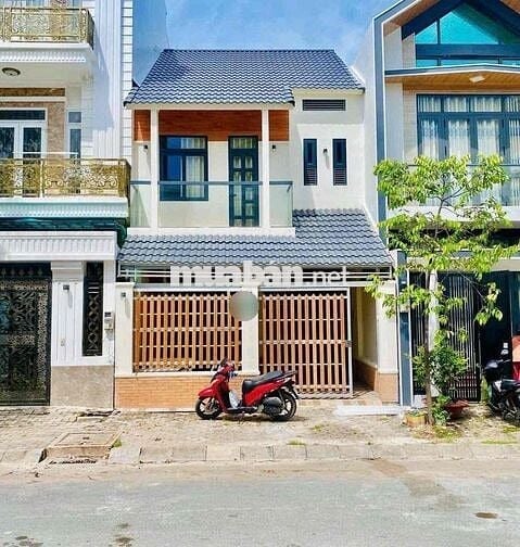 Nhà Nam Long 3 phòng ngủ, mới, 3WC, Đông Bắc, máy lạnh, giường nệm