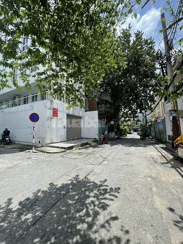 Bán nhà (11x22m) - góc 2 mặt tiền đường nội bộ Hai Bà Trưng, Quận 3