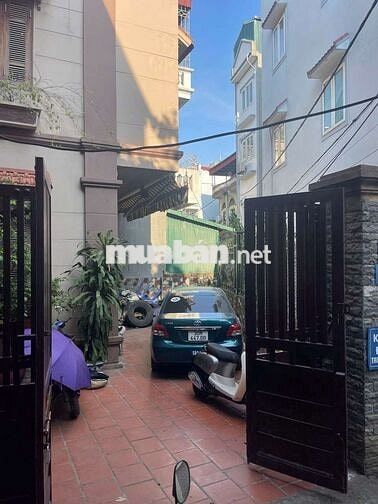 Bán đất, tặng nhà 3 tầng tại Bà Triệu, Hà Đông; 130m2, 24,5 tỷ còn lùi