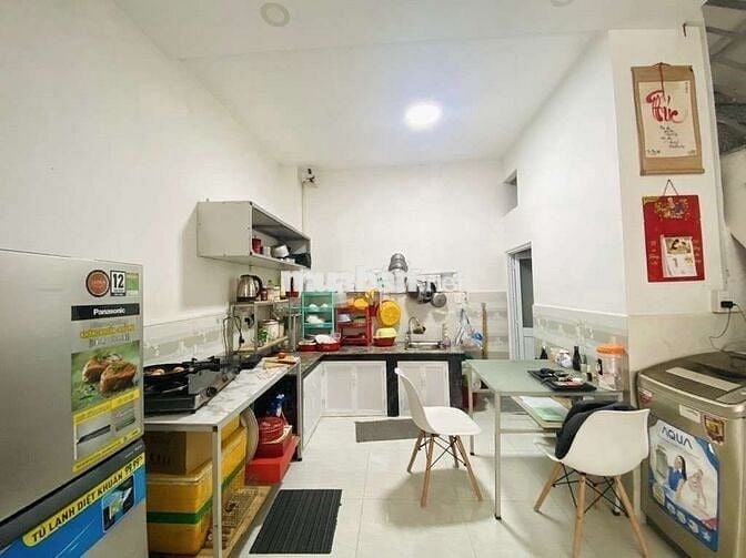 Nhà Quốc Lộ 1A, Tân Tạo A, 33m², 4,2x7,7m, 2 Tầng, 2 PN, Giá 2 Tỷ hơn