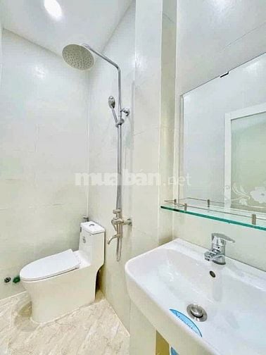 Chủ đi định cư BÁN GẤP NHÀ 3 tỷ 250 62m2 Đường CMT8 P12 Quận 10 HCM