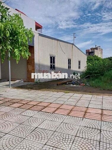 nhà cấp 4 mặt tiền đường máng nước