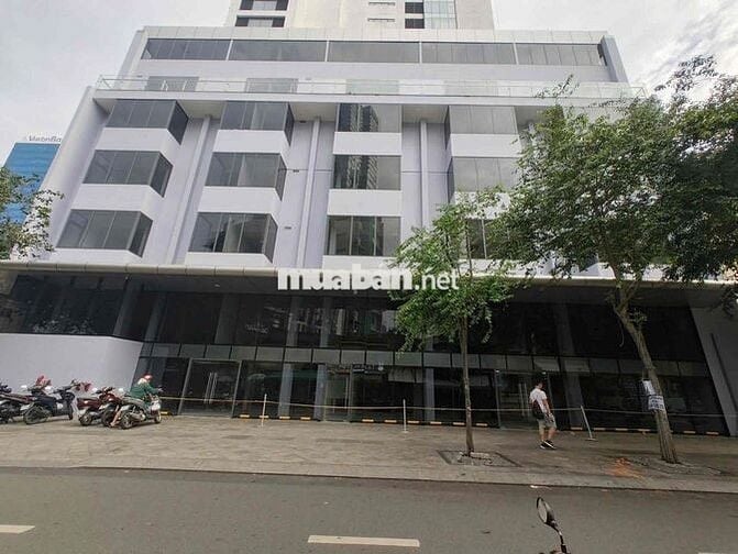 TOÀ OFFICE MỚI XÂY NẰM VỊ TRÍ ĐẮC ĐỊA QUẬN 1 NGANG KHỦNG 30M 7 TẦNG