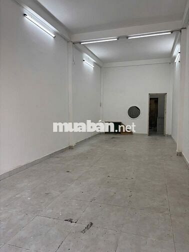 Nhà mặt tiền, 126m2, 2 phòng ngủ, 3 tầng đường Hàn Hải Nguyên