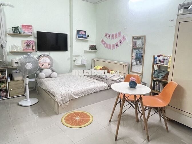 Phòng trọ studio 30m2  có ban công. P2 Q BThanh Cách quận 1 5p