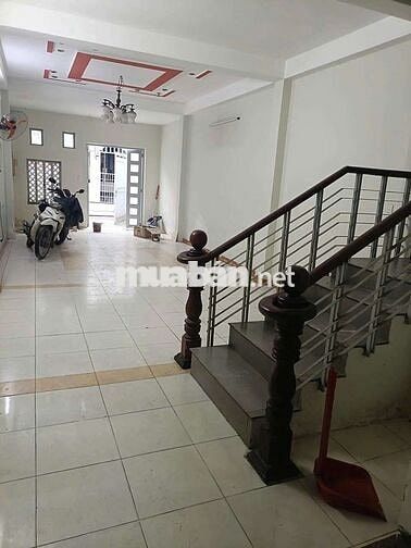Nhà mới sơn sữa hẻm rộng 6m, có sân xe máy ,pk rộng 3pn 2wc