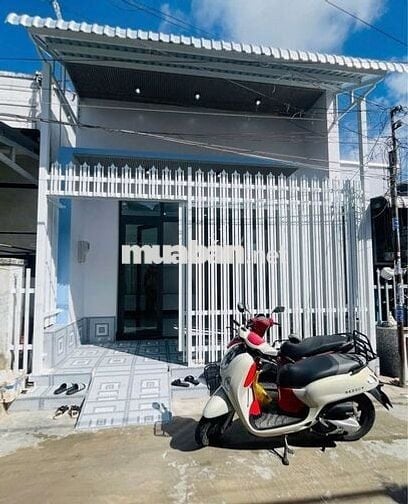 Cần bán lại gấp căn nhà hẻm oto Tân Hiệp Hóc Môn dt 72m2 chỉ 760 TRIỆU