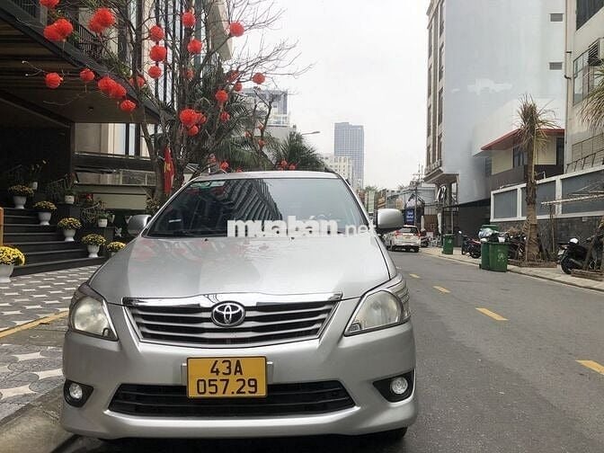 Toyota Innova 2012 2.0E -
