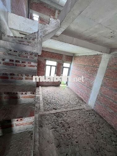 Bán nhà 1 trệt 2 lầu 1 sân thượng SHR giá 2 tỷ 7 mt đường vành đai 4