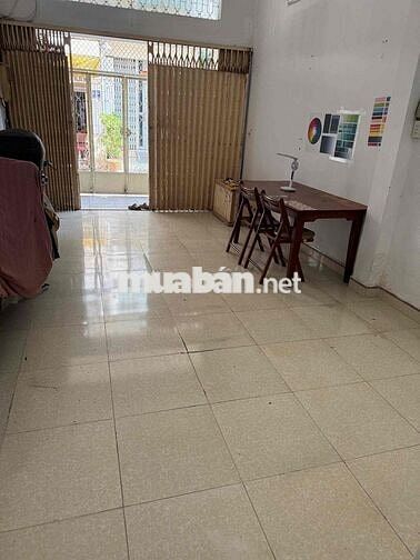 Cho thuê nguyên tầng trệt có sẵn bếp, toilet, phù hợp làm văn phòng