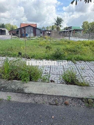 Đất ngộp cần bán sau lưng chợ Đức Hoà , trong kdc Đức Hoà , Đường nhưa