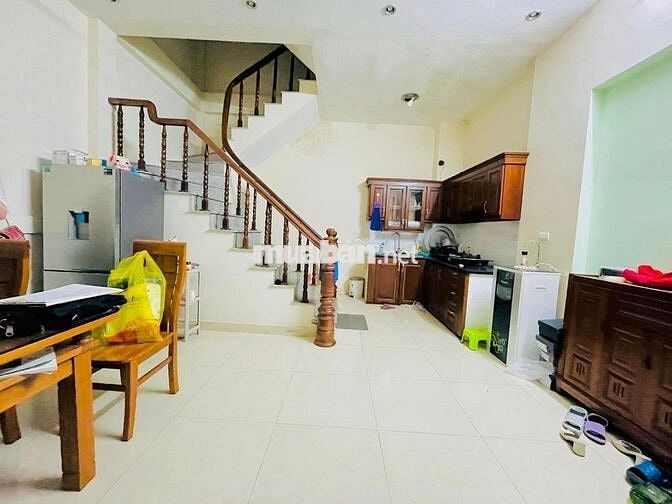 CHO THUÊ NHÀ NGUYÊN CĂN MỚI KOONG ĐỊNH CÔNG 35M 2.5 TẦNG GIÁ 7TR