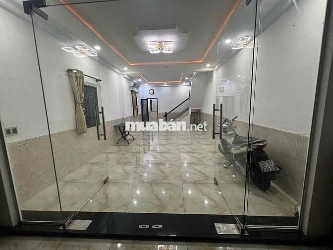 Cần cho thuê gấp nhà nguyên căn hẻm xe hơi. lê văn duyệt p1. bt